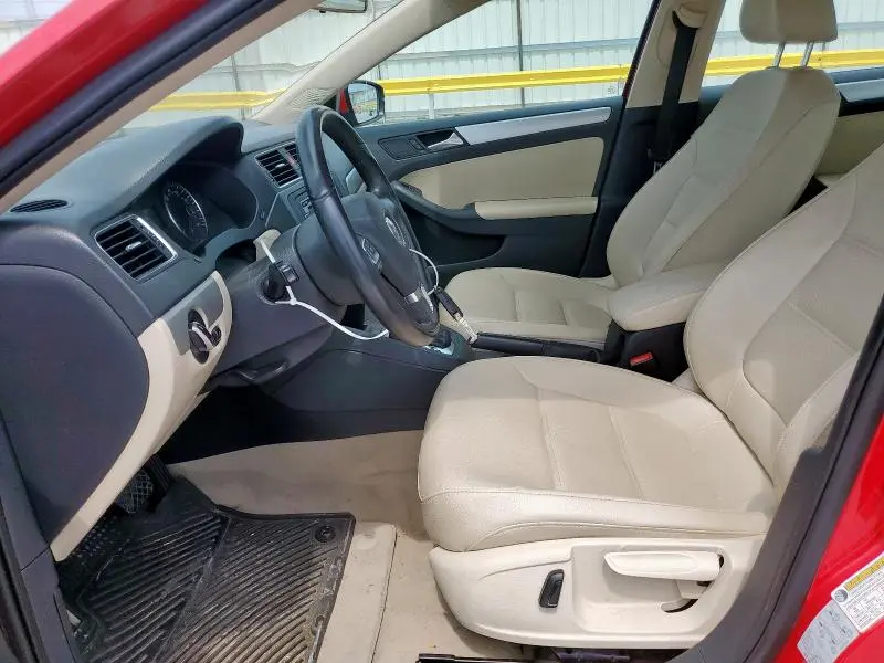 2013 VOLKSWAGEN JETTA SE  