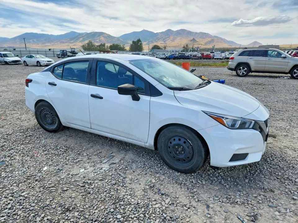 2022 NISSAN VERSA S  
