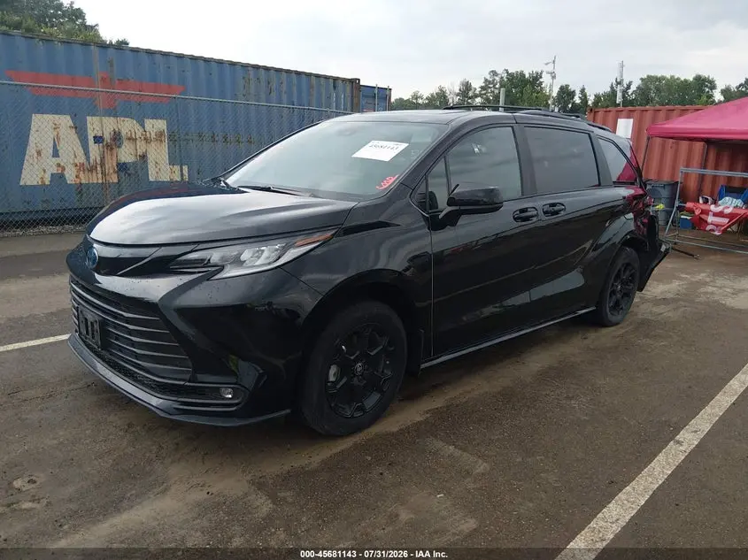 2025 TOYOTA SIENNA WOODLAND EDITION