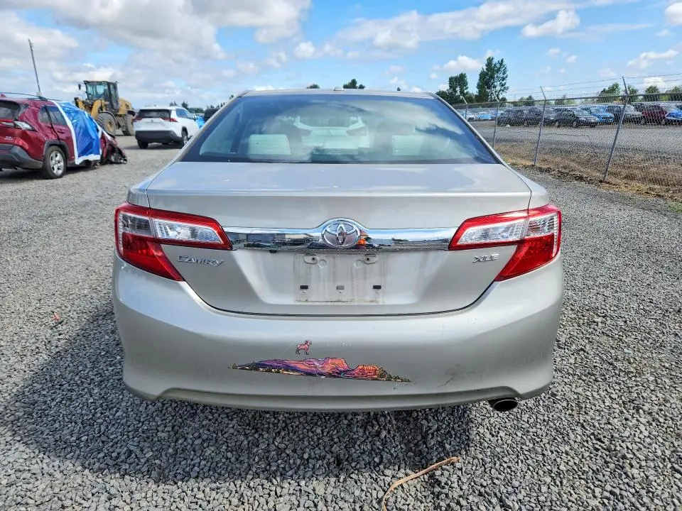 2014 TOYOTA CAMRY XLE  
