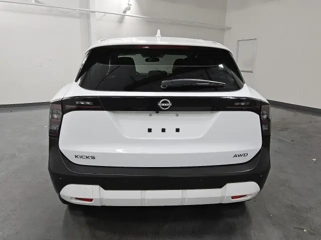 2025 NISSAN KICKS SV  