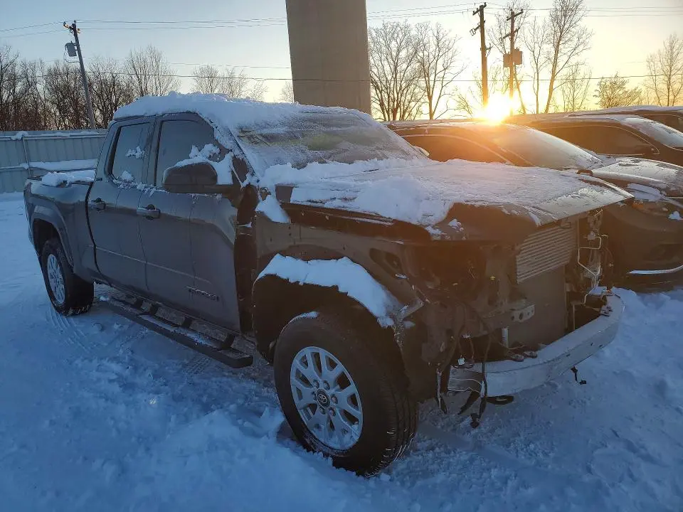 2024 TOYOTA TACOMA SR5  