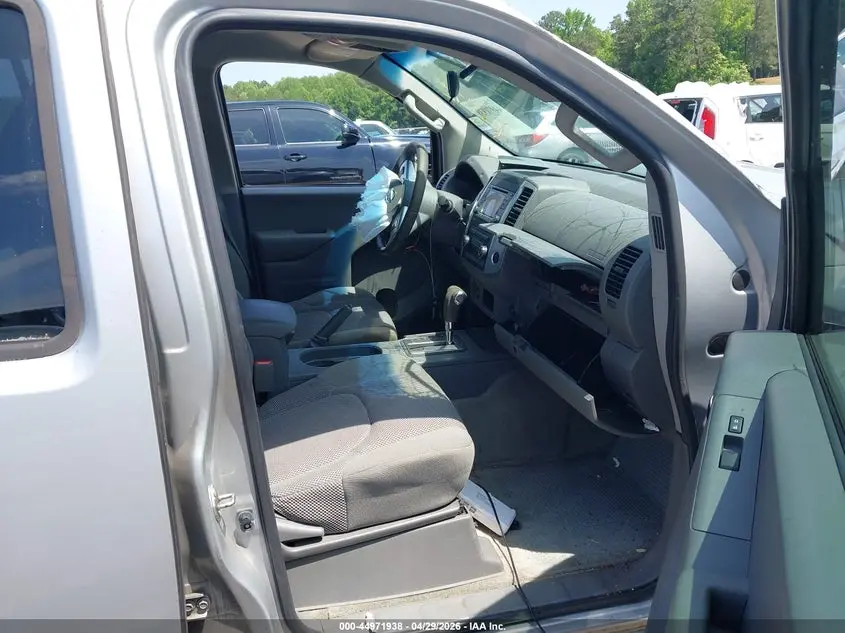 2017 NISSAN FRONTIER SV