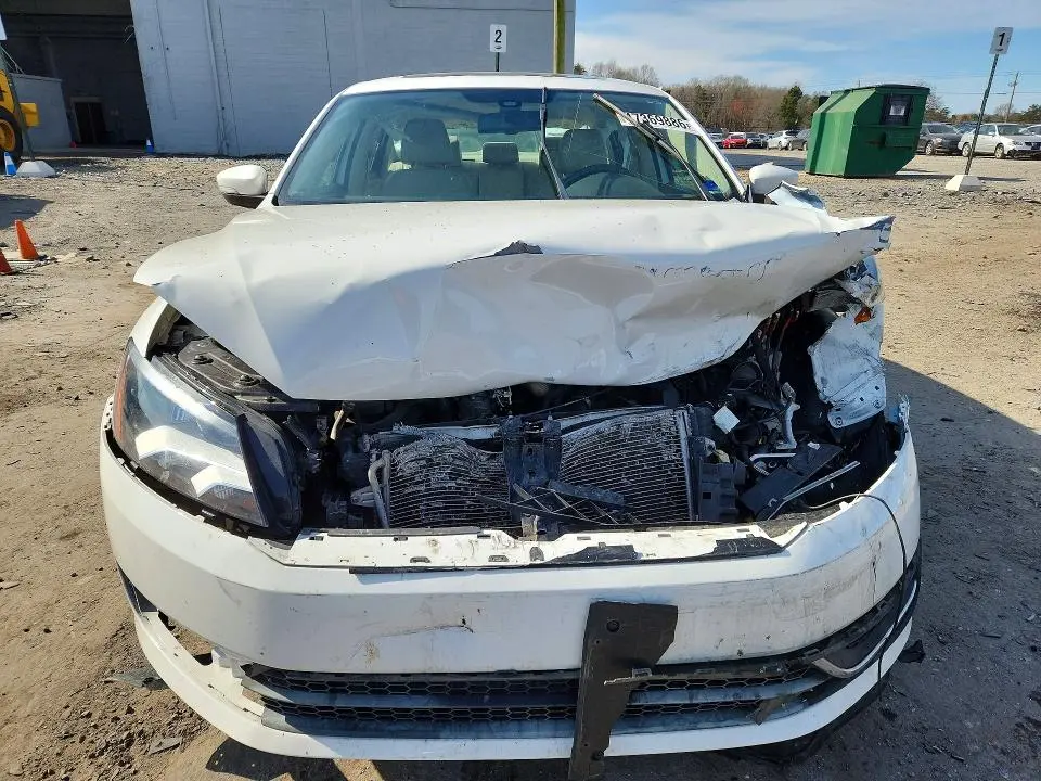 2013 VOLKSWAGEN PASSAT SE  