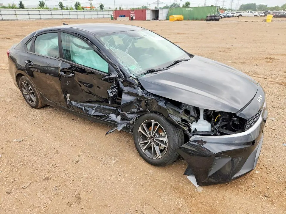 2024 KIA FORTE LXS  