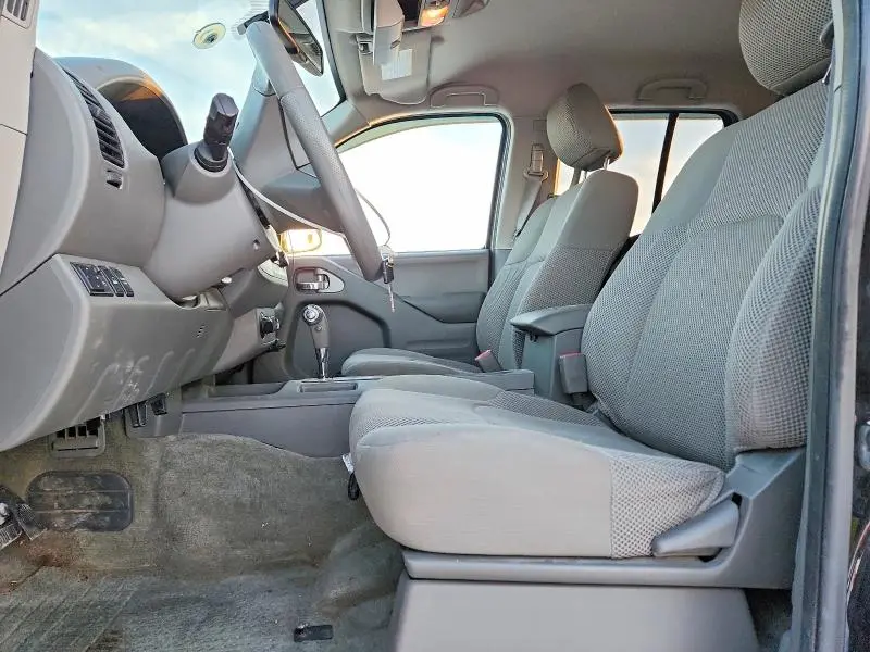 2016 NISSAN FRONTIER SV  