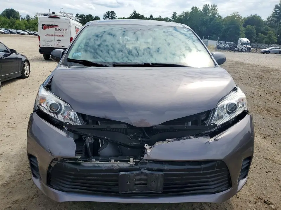 2020 TOYOTA SIENNA LE  