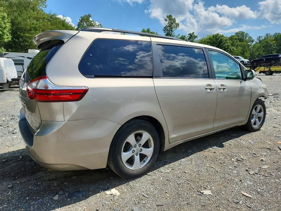 2017 TOYOTA SIENNA LE  