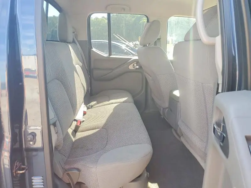 2015 NISSAN FRONTIER S  