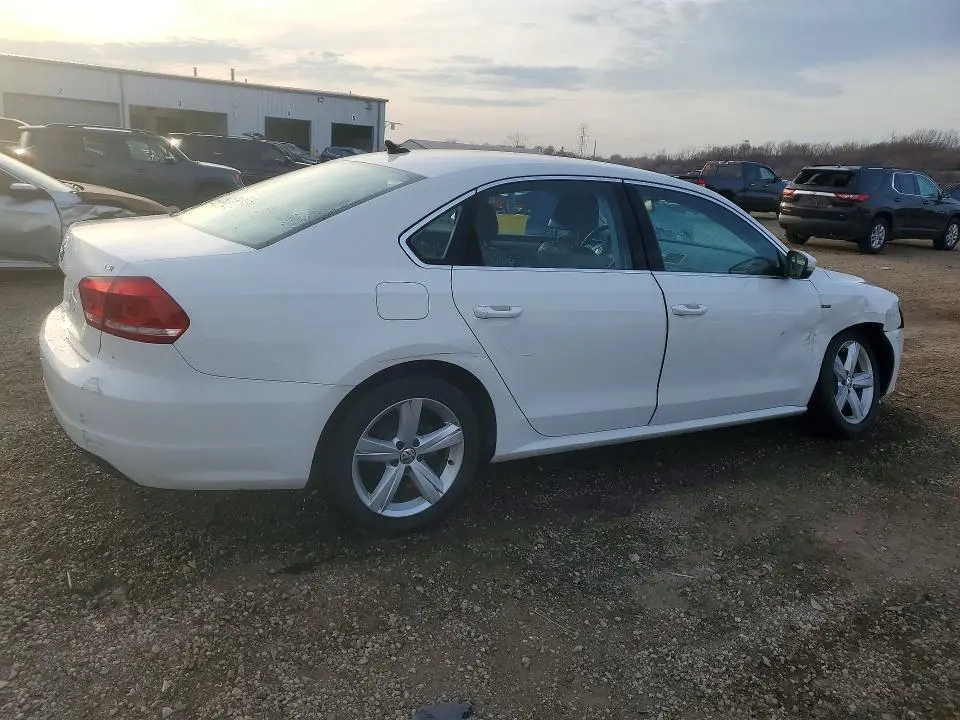 2015 VOLKSWAGEN PASSAT S  