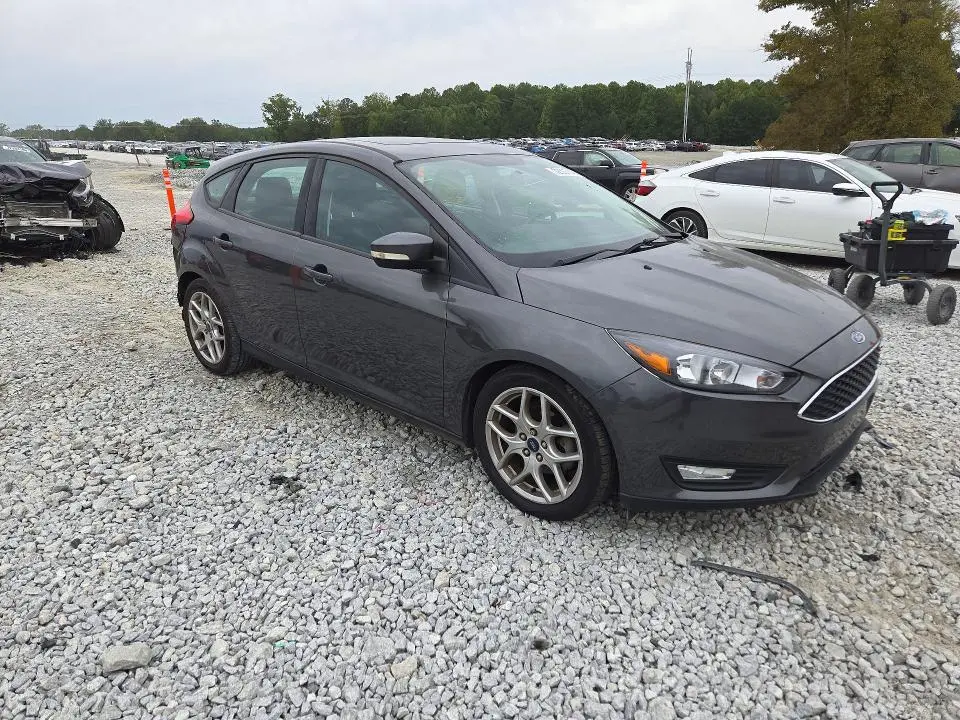 2015 FORD FOCUS SE  