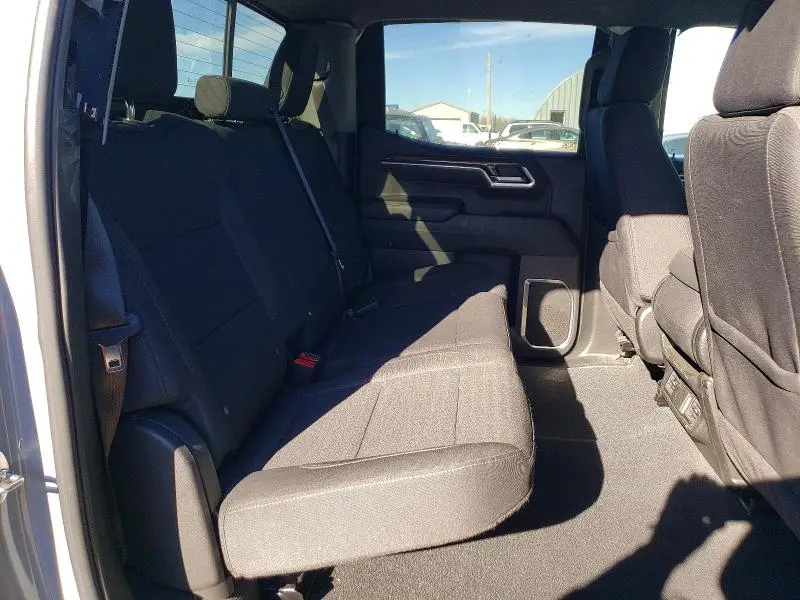 2024 CHEVROLET SILVERADO K1500 LT  