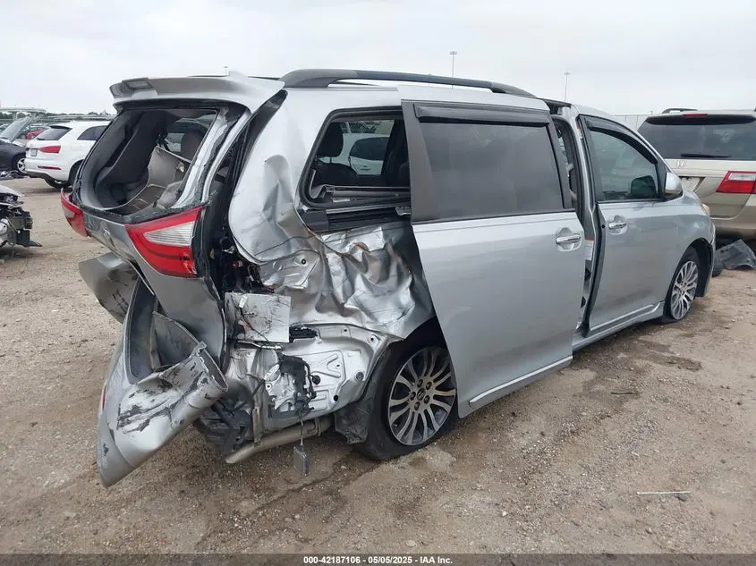 2019 TOYOTA SIENNA XLE 8 PASSENGER