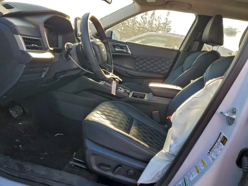 2024 MITSUBISHI OUTLANDER SE  