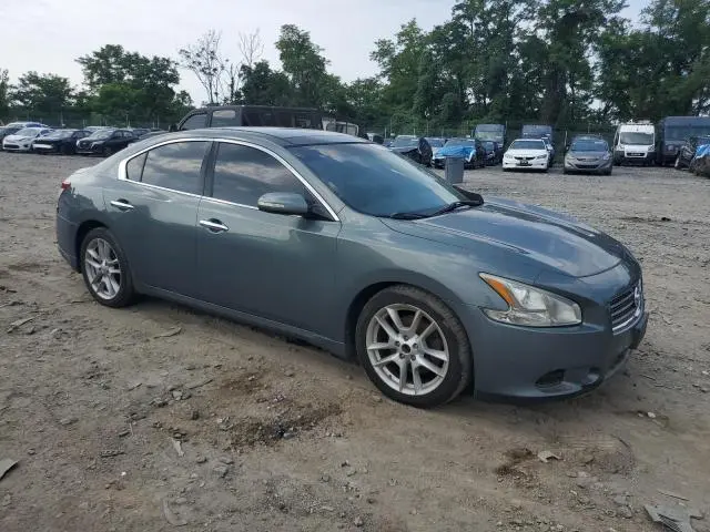 2010 NISSAN MAXIMA S  