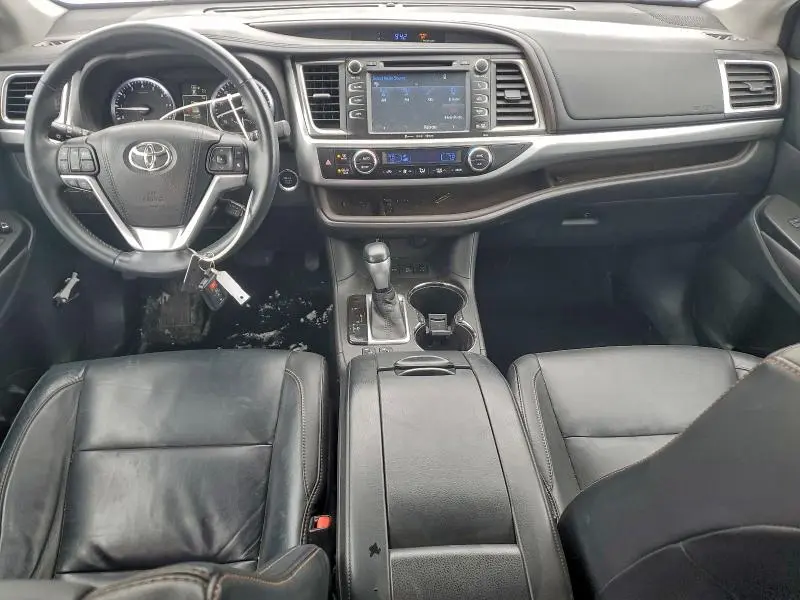 2016 TOYOTA HIGHLANDER XLE  