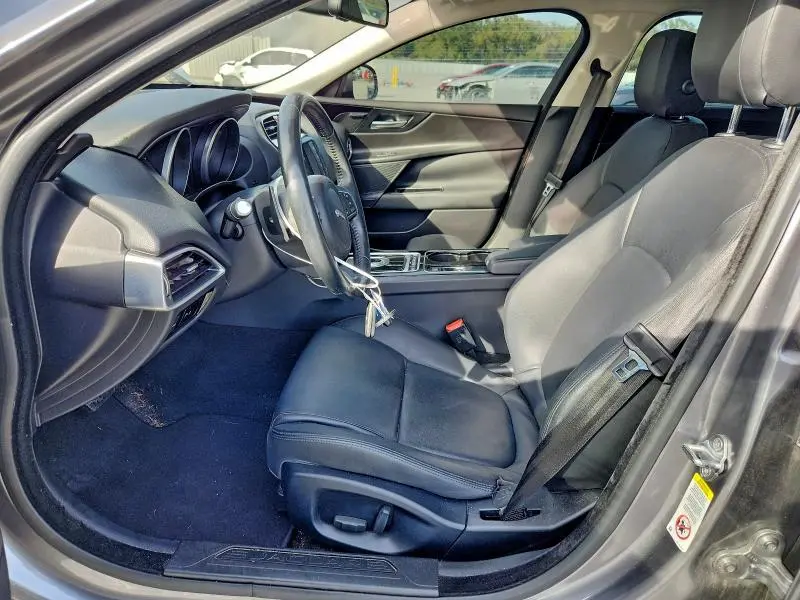 2017 JAGUAR XE PREMIUM  
