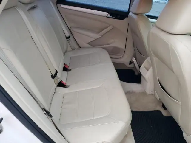 2012 VOLKSWAGEN PASSAT SE