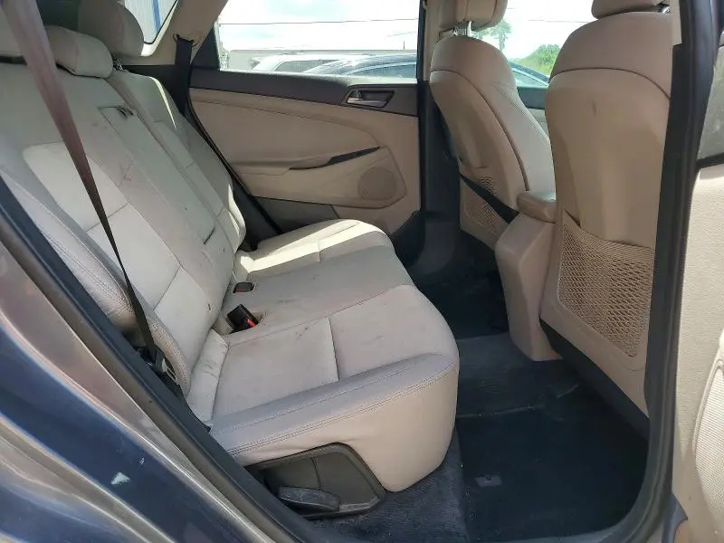 2017 HYUNDAI TUCSON SE  