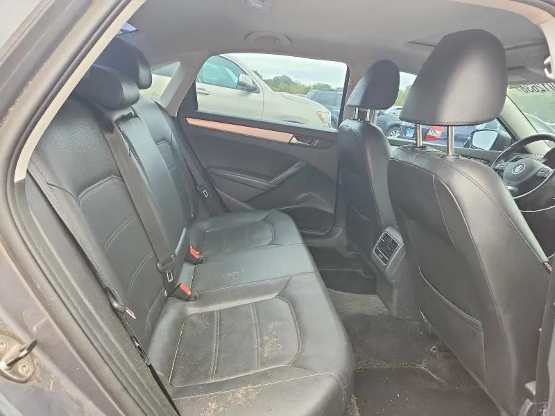 2013 VOLKSWAGEN PASSAT SE  