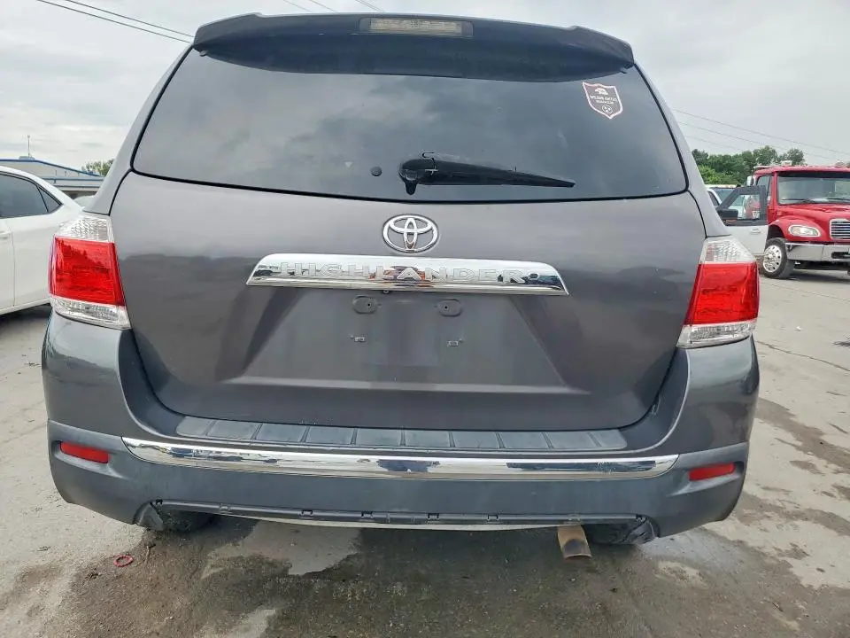 2011 TOYOTA HIGHLANDER SE  