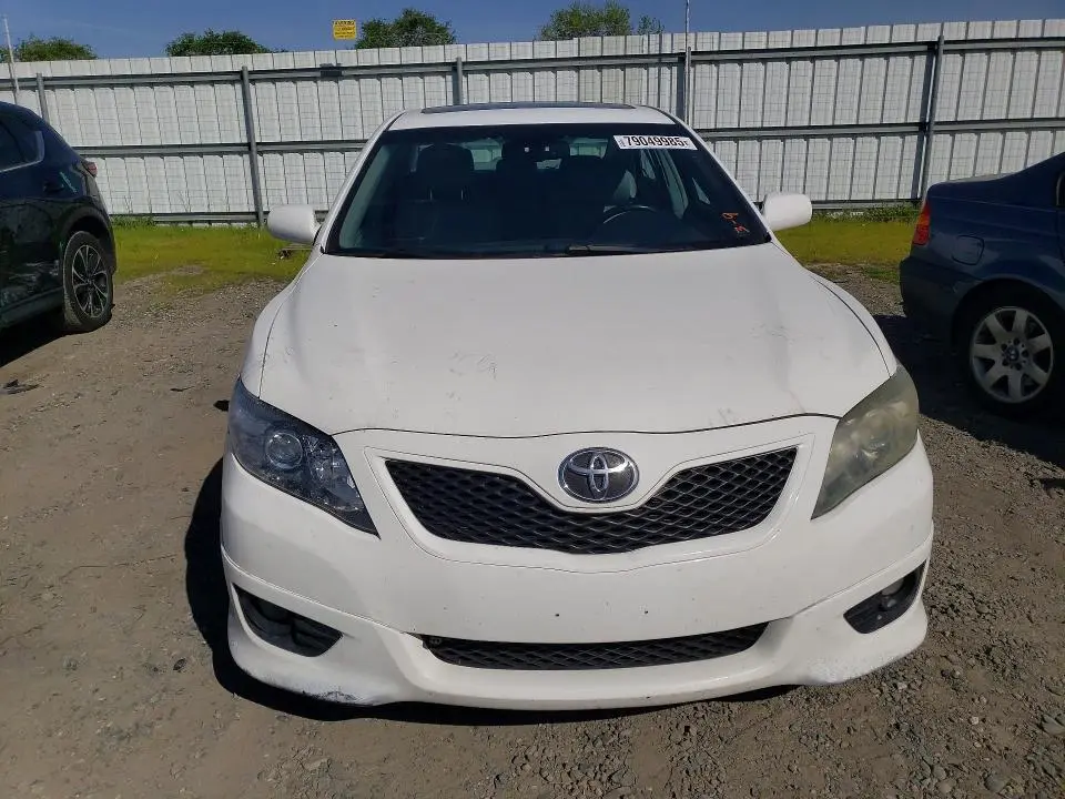 2011 TOYOTA CAMRY SE  
