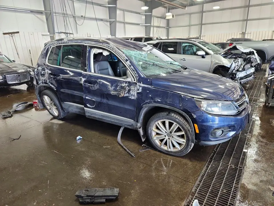 2014 VOLKSWAGEN TIGUAN S  