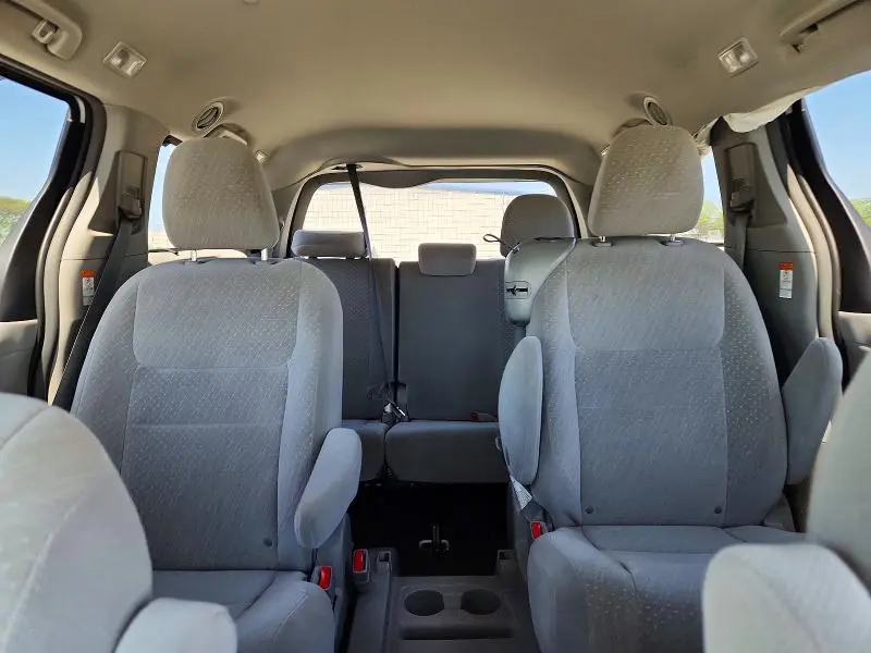 2019 TOYOTA SIENNA LE  