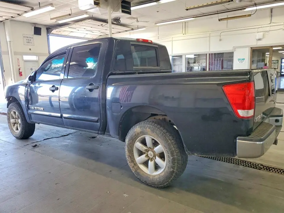2010 NISSAN TITAN SE  