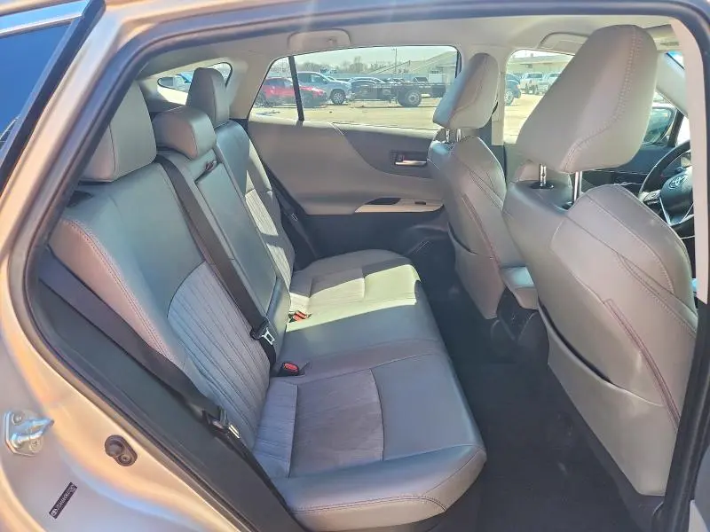 2021 TOYOTA VENZA XLE  