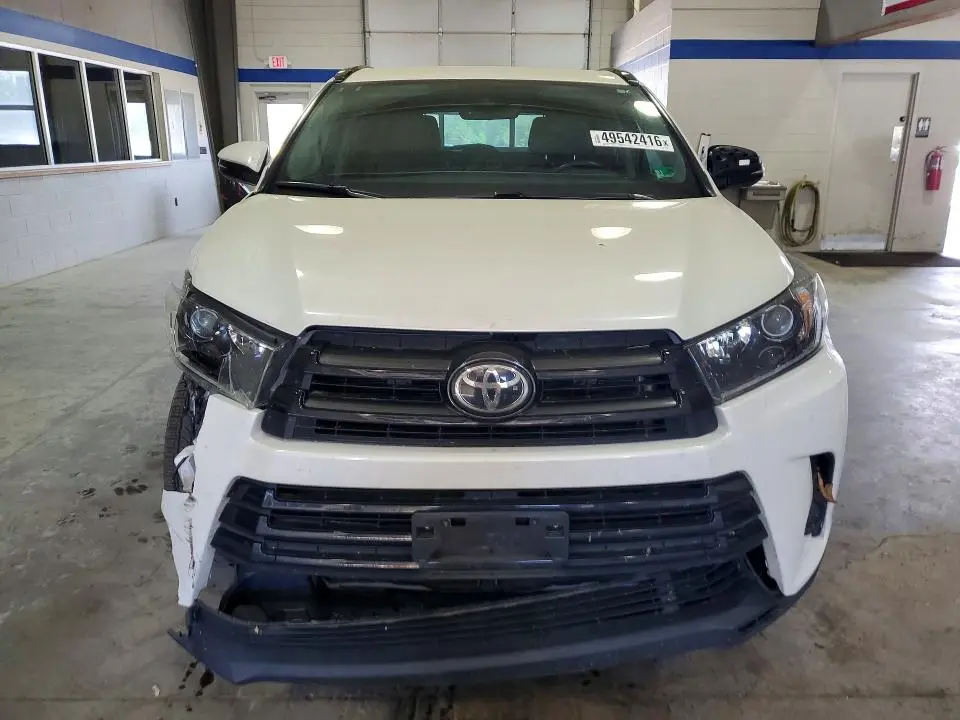 2019 TOYOTA HIGHLANDER SE  