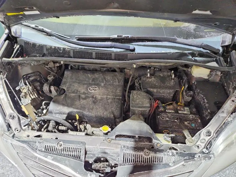 2015 TOYOTA SIENNA LE  