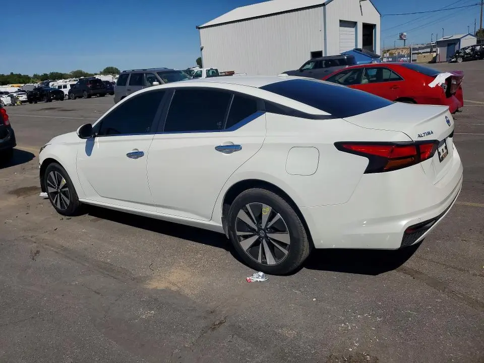 2022 NISSAN ALTIMA SV  