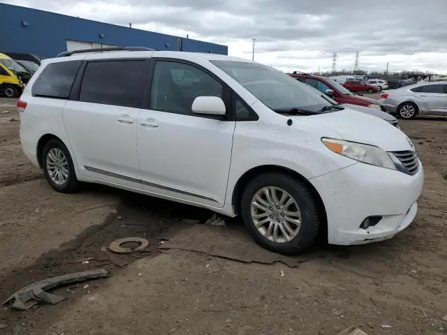 2011 TOYOTA SIENNA XLE  