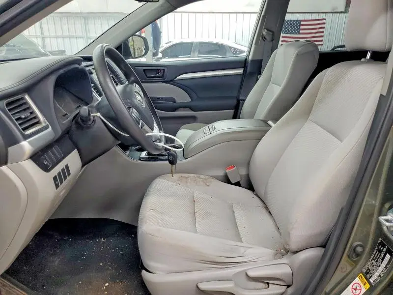 2019 TOYOTA HIGHLANDER LE  
