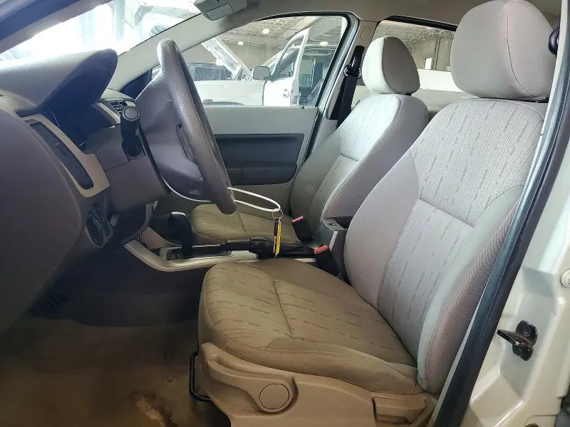 2010 FORD FOCUS SE  