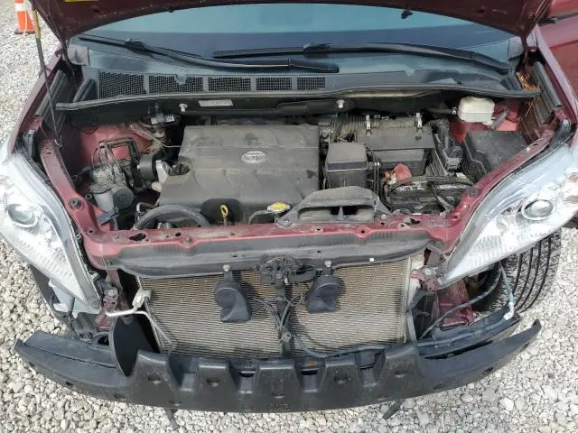 2013 TOYOTA SIENNA XLE  