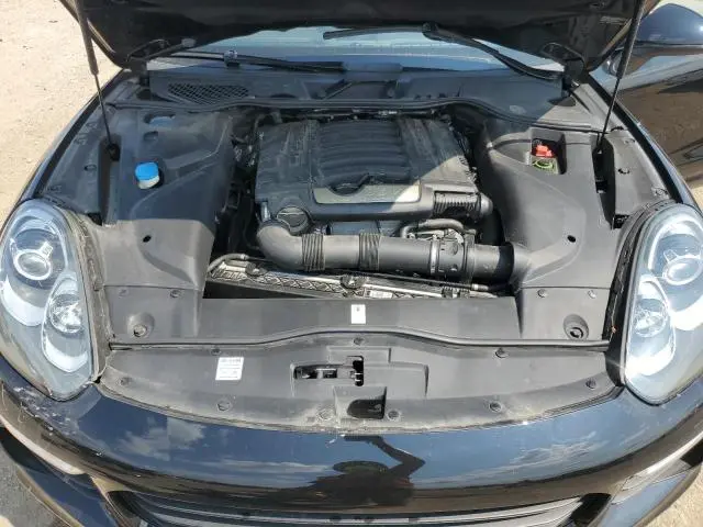 2017 PORSCHE CAYENNE   
