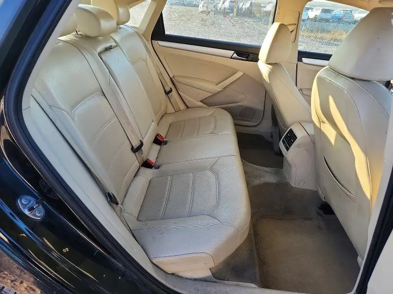 2013 VOLKSWAGEN PASSAT SE  