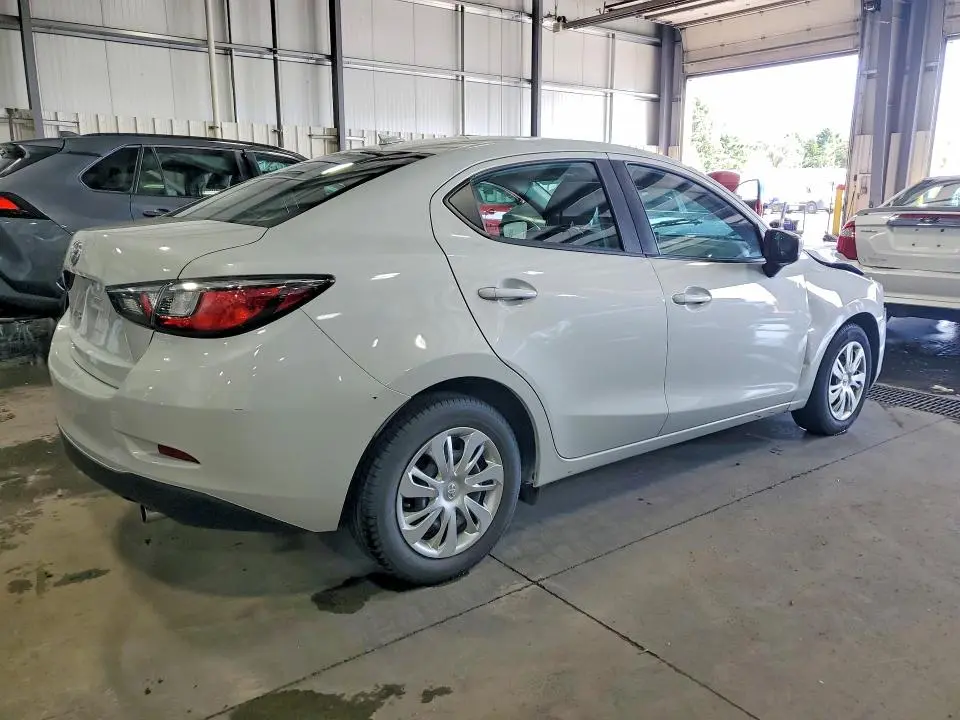 2020 TOYOTA YARIS L  