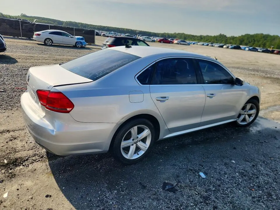 2013 VOLKSWAGEN PASSAT SE  
