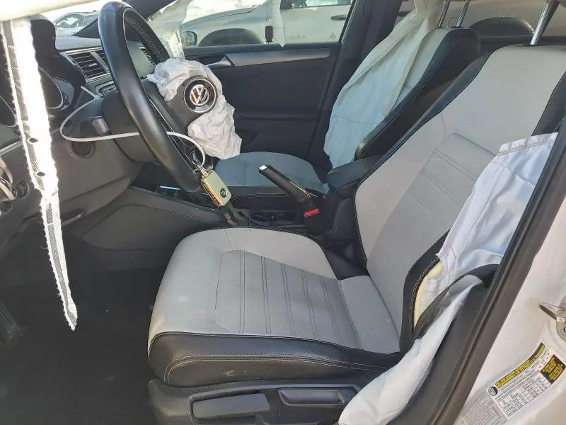 2016 VOLKSWAGEN JETTA SPORT  