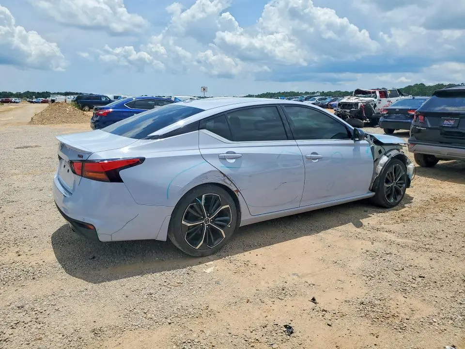 2023 NISSAN ALTIMA SR  