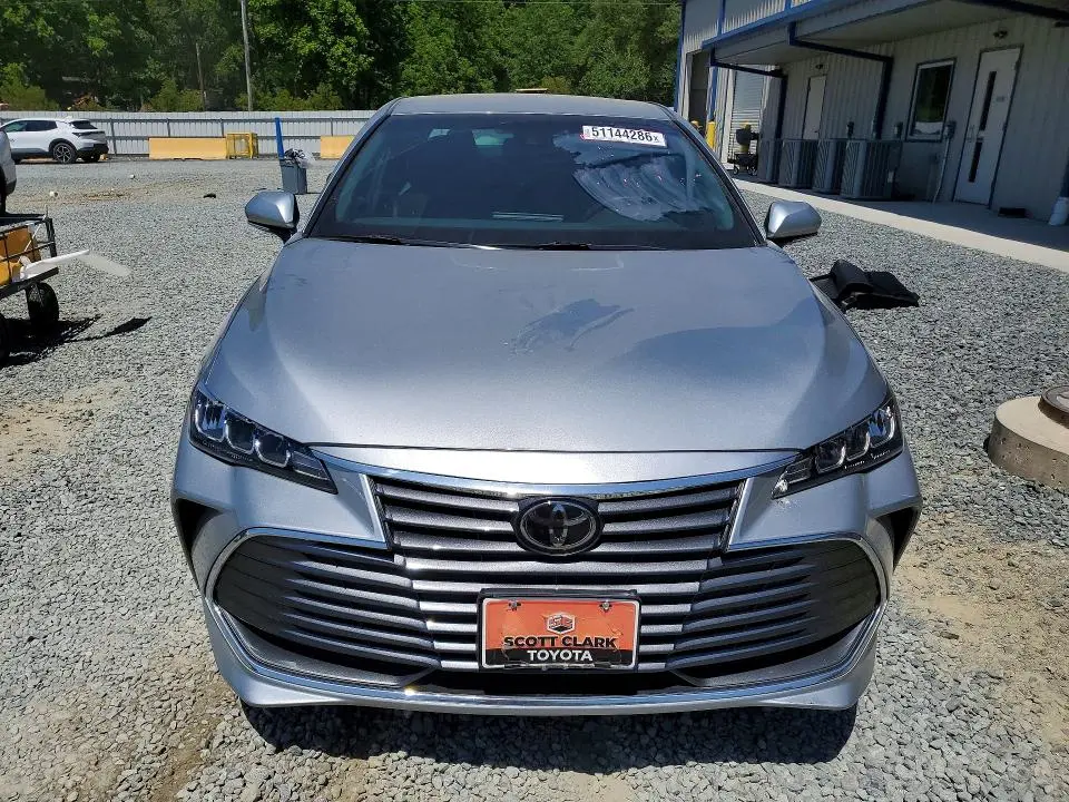 2022 TOYOTA AVALON XLE  