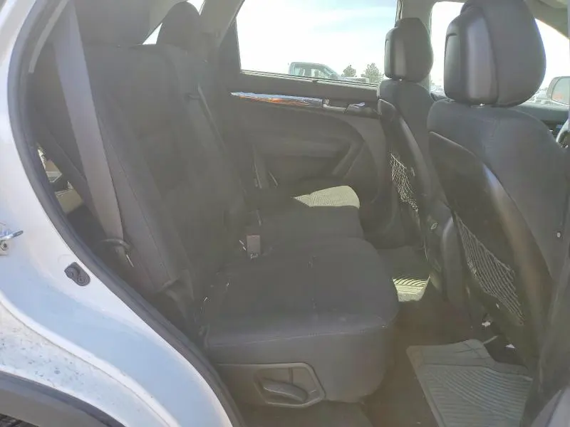 2014 KIA SORENTO LX  