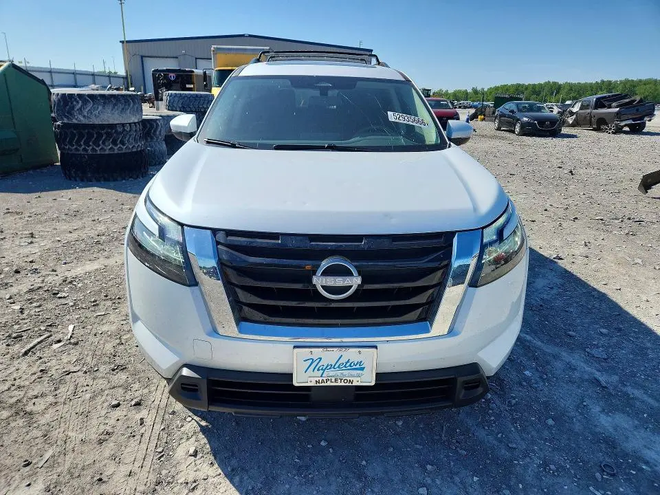 2025 NISSAN PATHFINDER SV  