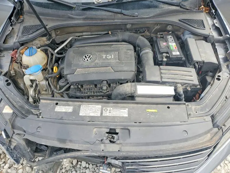 2016 VOLKSWAGEN PASSAT SE  
