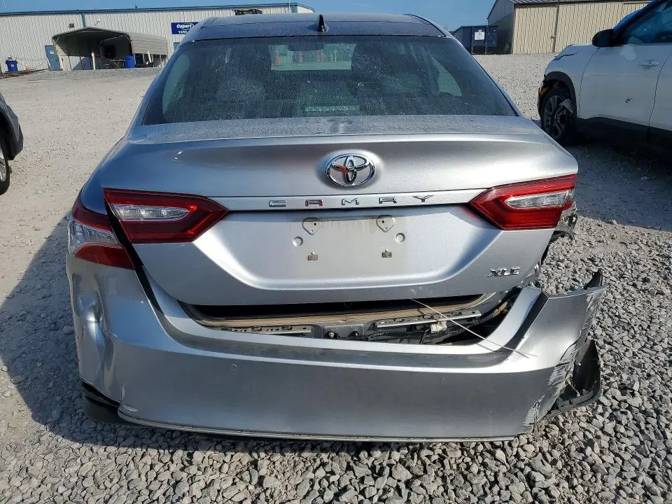 2020 TOYOTA CAMRY XLE  