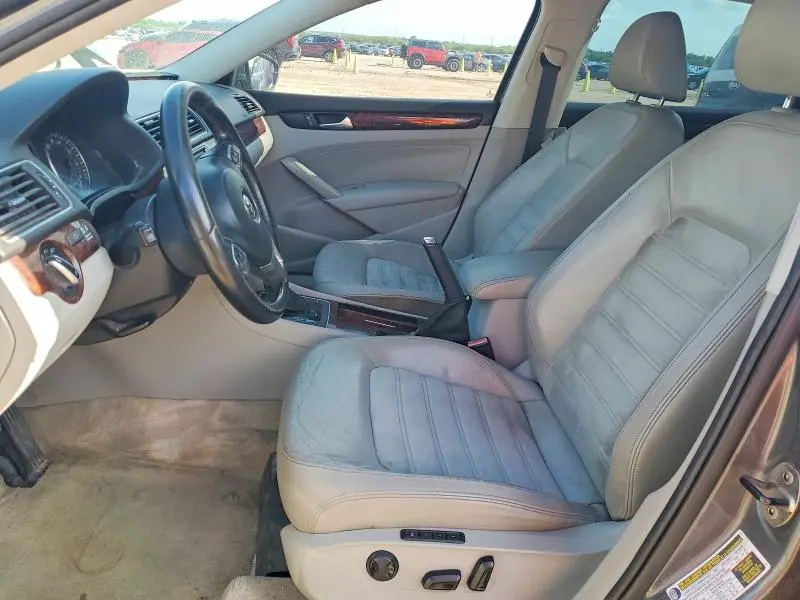 2012 VOLKSWAGEN PASSAT   