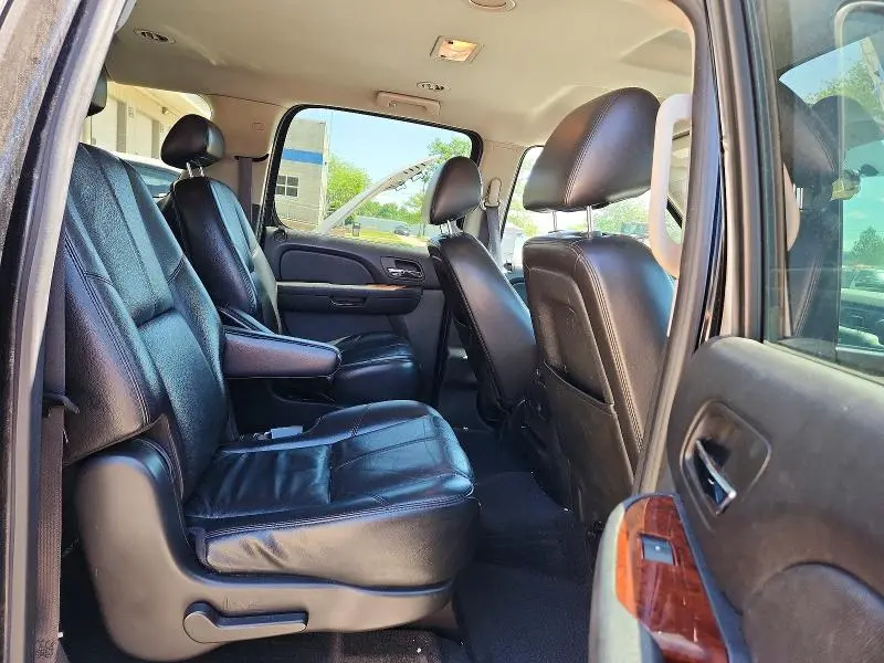 2011 CHEVROLET SUBURBAN K1500 LT  